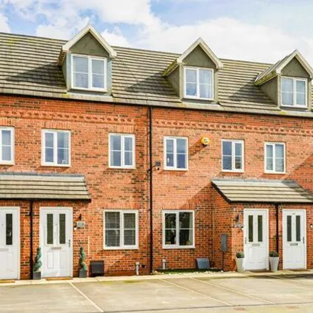 Buy this 3 bed townhouse on Cammidge Way in Doncaster, DN4 7EW