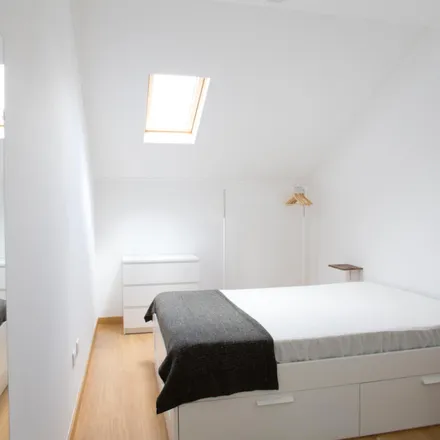 Rent this 5 bed room on Lucimar in Rua Francisco Tomás da Costa 28, 1600-093 Lisbon