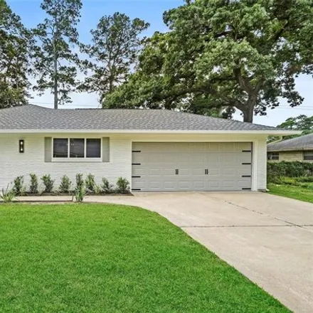 Buy this 3 bed house on 2025 Viking Drive in Houston, TX 77018