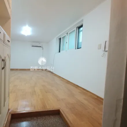 Rent this studio apartment on 서울특별시 강남구 역삼동 673-15