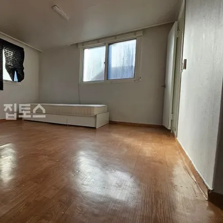 Rent this studio apartment on 서울특별시 강남구 대치동 927-9