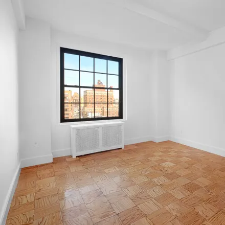 Rent this studio apartment on 140 W 71st St