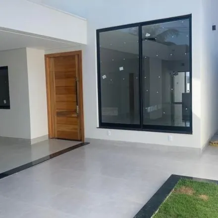 Buy this 3 bed house on Rua Lagoa da Prata in Divinópolis - MG, 35503-822