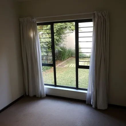 Image 5 - Isipingo Road, Paulshof, Sandton, 2151, South Africa - Apartment for rent