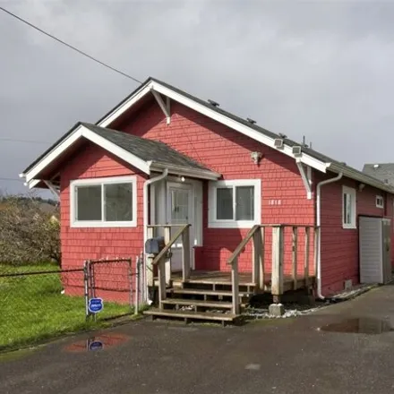 Buy this 3 bed house on 1872 West 1st Street in Aberdeen, WA 98520