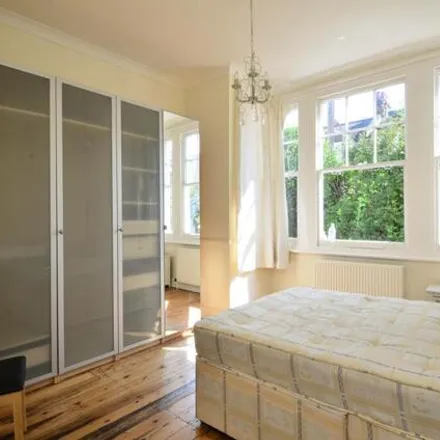 Image 3 - 25 Kingscliffe Gardens, London, SW19 6NR, United Kingdom - Apartment for sale