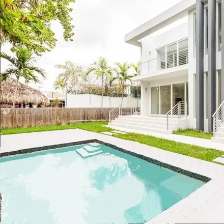 Image 2 - 6222 Alton Road, Miami Beach, FL 33140, USA - House for sale