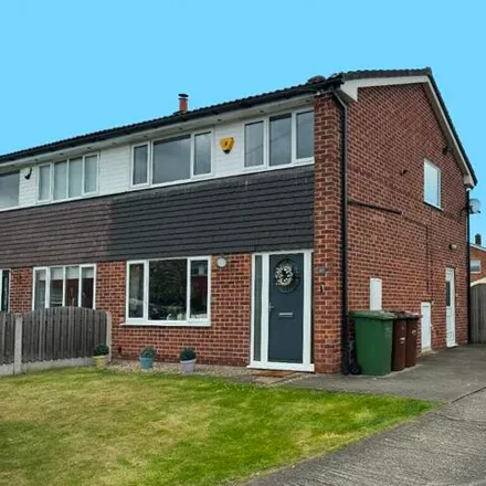 Buy this 3 bed duplex on Bramham Road in Whitwood, WF10 5PA