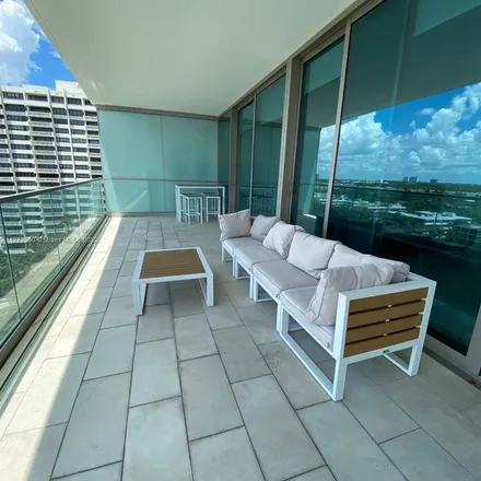 Image 3 - Collins Avenue, Bal Harbour Village, Miami-Dade County, FL 33154, USA - Apartment for rent