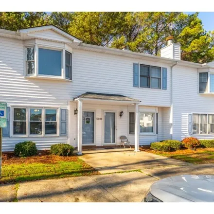 Buy this 2 bed townhouse on 249 East Baywood Lane in Belvedere, Greenville