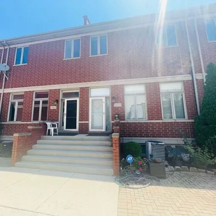 Rent this 3 bed house on 820 W 36th St Unit 4 in Chicago, Illinois