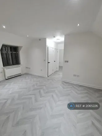 Image 2 - Berica Court, 1-17 Mossford Green, London, IG6 2BX, United Kingdom - Room for rent