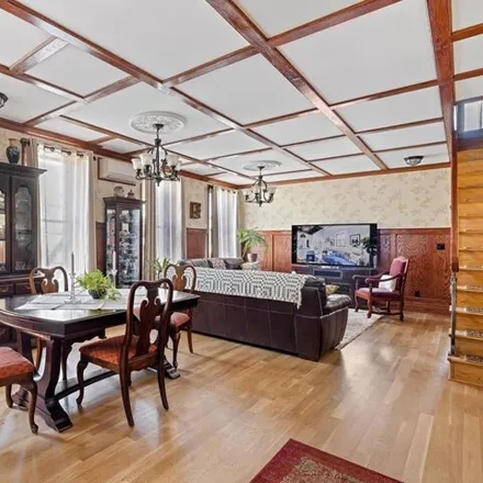 Image 3 - 7304 6th Avenue, New York, NY 11209, USA - House for sale