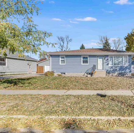 Image 2 - 120 West 42nd Street, Sioux Falls, SD 57105, USA - House for sale
