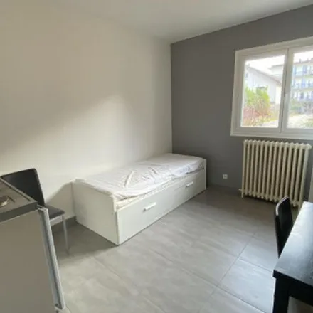 Image 3 - 26 Place de la Liberté, 38400 Saint-Martin-d'Hères, France - Apartment for rent