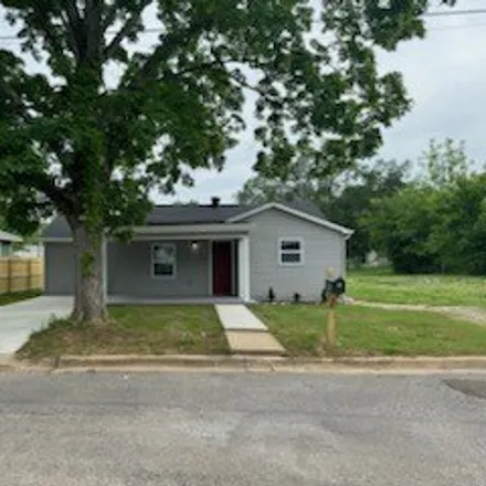 Buy this 3 bed house on 423 6th St in Lawrenceburg, Tennessee