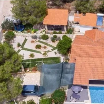 Rent this 4 bed house on Duboka in Grad Komiža, Split-Dalmatia County