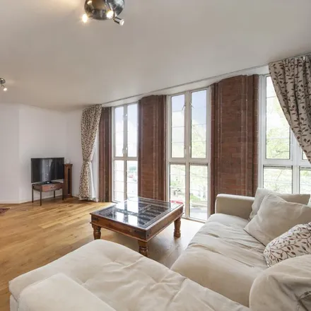 Rent this 2 bed apartment on Finchley Road in London, NW3 7BG