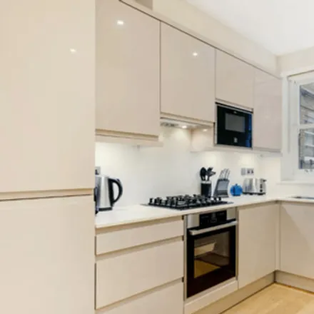 Image 4 - Medina Mansions, 102 Great Titchfield Street, East Marylebone, London, W1W 7PP, United Kingdom - Apartment for rent