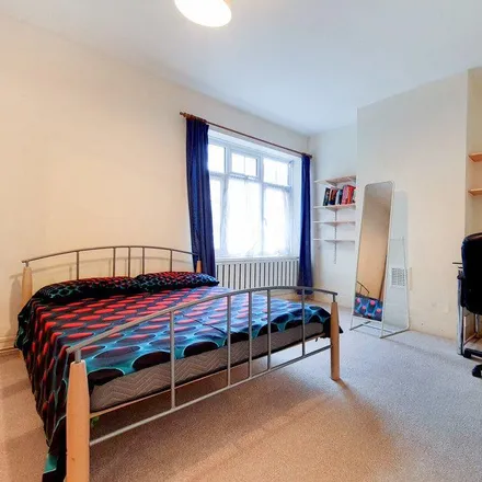 Rent this 4 bed apartment on Anderson House in Fountain Road, London