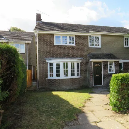 Rent this 4 bed house on Green Pond Corner in Emsworth Road, Warblington
