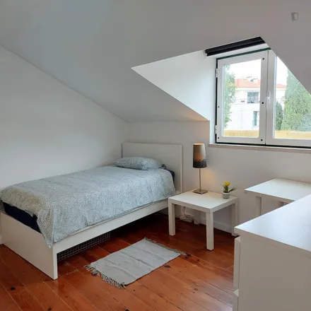 Rent this 3 bed room on A Devessa in Rua Vítor Bastos, 1070-271 Lisbon