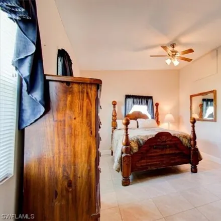 Image 6 - 4398 South Canal Circle, Waterway Estates, Lee County, FL 33903, USA - House for sale