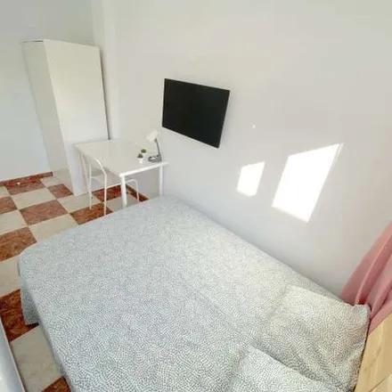 Image 8 - Calle Doctor González Meneses, 41009 Seville, Spain - Apartment for rent