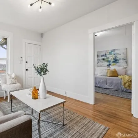 Image 7 - 579 Lakeview Avenue, San Francisco, CA 94112, USA - House for sale