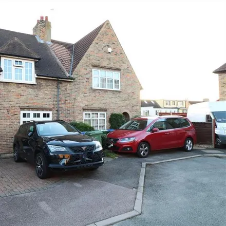 Rent this 2 bed townhouse on Bramley Place in London, DA1 4NE