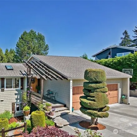 Buy this 3 bed house on 4152 Southwest 314th Street in Federal Way, WA 98023