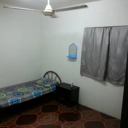 Rent this 3 bed apartment on unnamed road in Kota Kemuning, 40460 Shah Alam