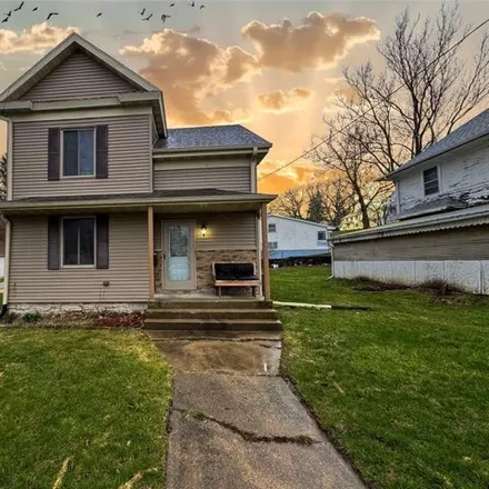 Buy this 3 bed house on 303 East 2nd Street in Anamosa, IA 52205