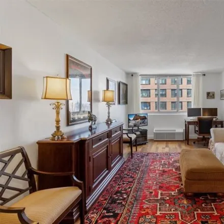 Image 3 - 1801 1st Avenue, New York, NY 10128, USA - Apartment for sale