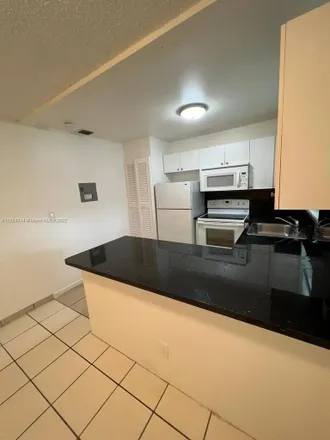 Image 6 - 2525 Polk Street, Hollywood, FL 33020, USA - Apartment for rent
