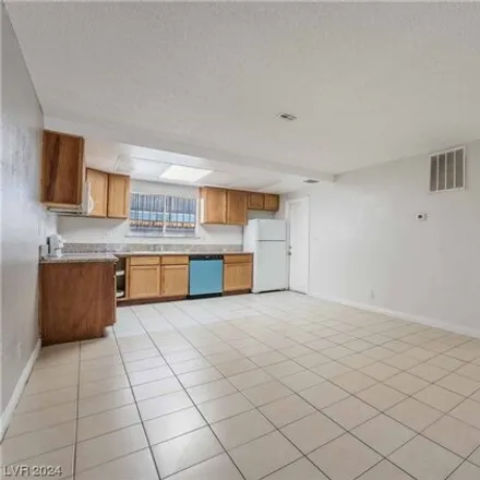 Image 3 - 4757 Elk Springs Avenue, Paradise, NV 89103, USA - Apartment for rent