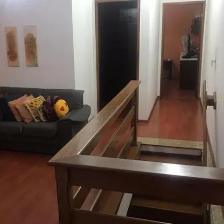 Rent this 4 bed house on Que Mimo Decorações in Rua Xingú, Vila Valparaíso