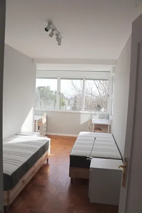 Rent this 5 bed room on Cinnamon in Rua Bartolomeu de Gusmão, 2775-196 Parede