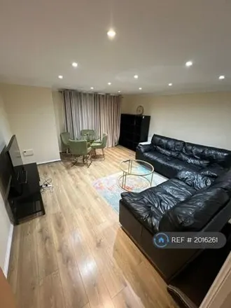 Image 1 - Great North Way, London, NW4 1PP, United Kingdom - Apartment for rent