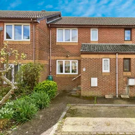 Buy this 3 bed townhouse on Meadow View Close in Binstead, PO33 3EY