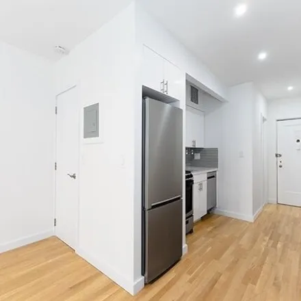 Image 2 - 312 West 23rd Street, New York, NY 10011, USA - House for rent