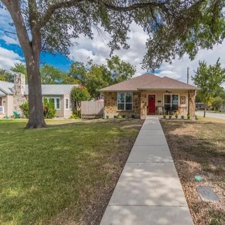 Buy this 2 bed house on 317 South Chestnut Avenue in Highland Park, New Braunfels