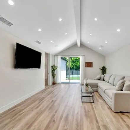 Image 9 - 6743 Colgate Ave, Los Angeles, California, 90048 - House for sale