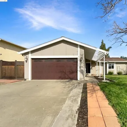 Buy this 3 bed house on 140 Longview Court in Vacaville, CA 95687