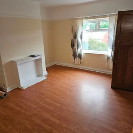 Image 5 - Roman Road, Birstall, WF17 0BY, United Kingdom - Townhouse for rent