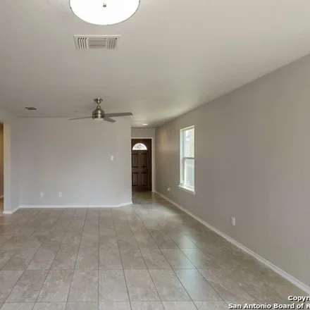 Image 5 - 509 Dusty Emerald, Universal City, Bexar County, TX 78148, USA - House for sale