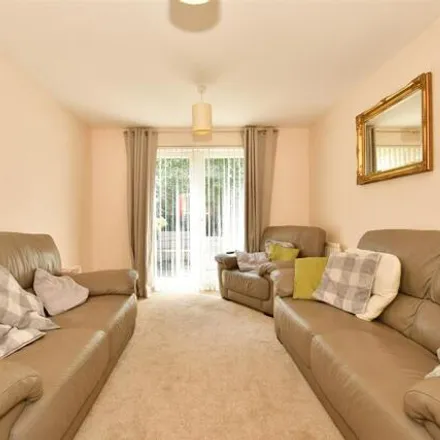 Image 2 - Melcombe Close, Great Chart, TN23 5JP, United Kingdom - House for sale
