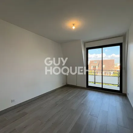 Rent this 3 bed apartment on 2 Avenue de la République in 91600 Savigny-sur-Orge, France