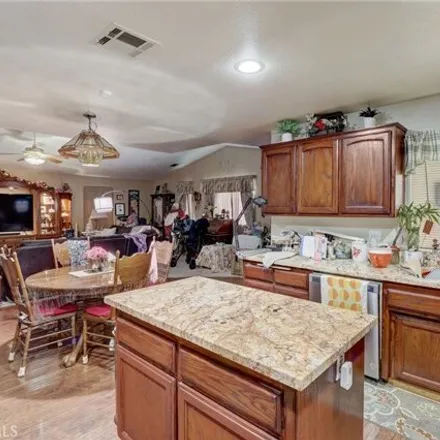 Image 5 - 18865 Caballero Drive, Apple Valley, CA 92308, USA - House for sale