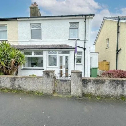 Buy this 3 bed duplex on Y Glyn in Caernarfon, LL55 1HG